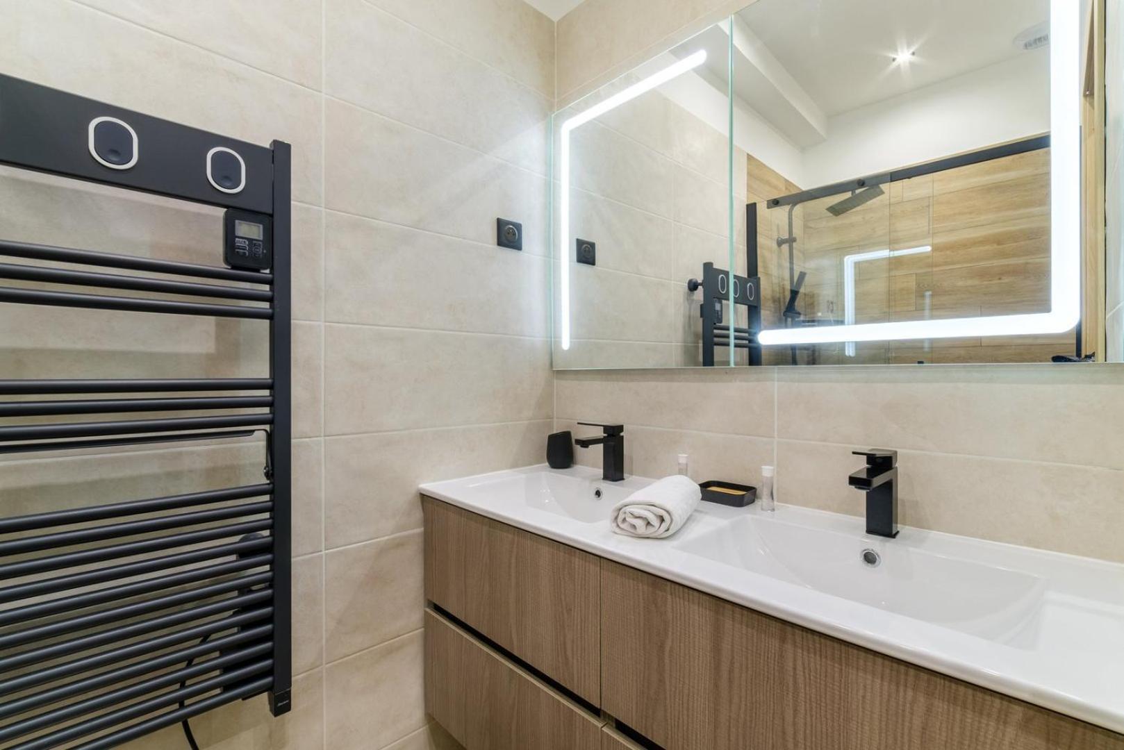 Vivez Antibes ! Logez A 6 Au Centre-Ville Exterior photo